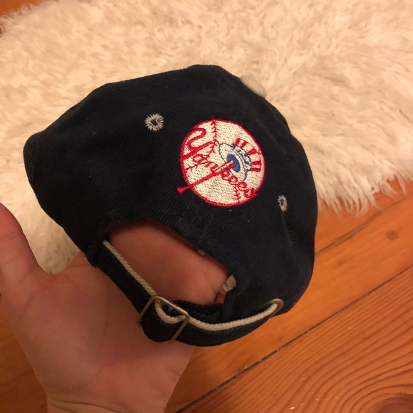 Vintage Yankees Baseball Hat - Picture 2 of 3